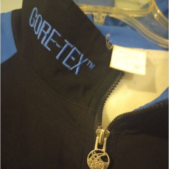 Vintage Asics Gore Tex windbreaker jacket with front zipper and pockets - Picture 4 of 8